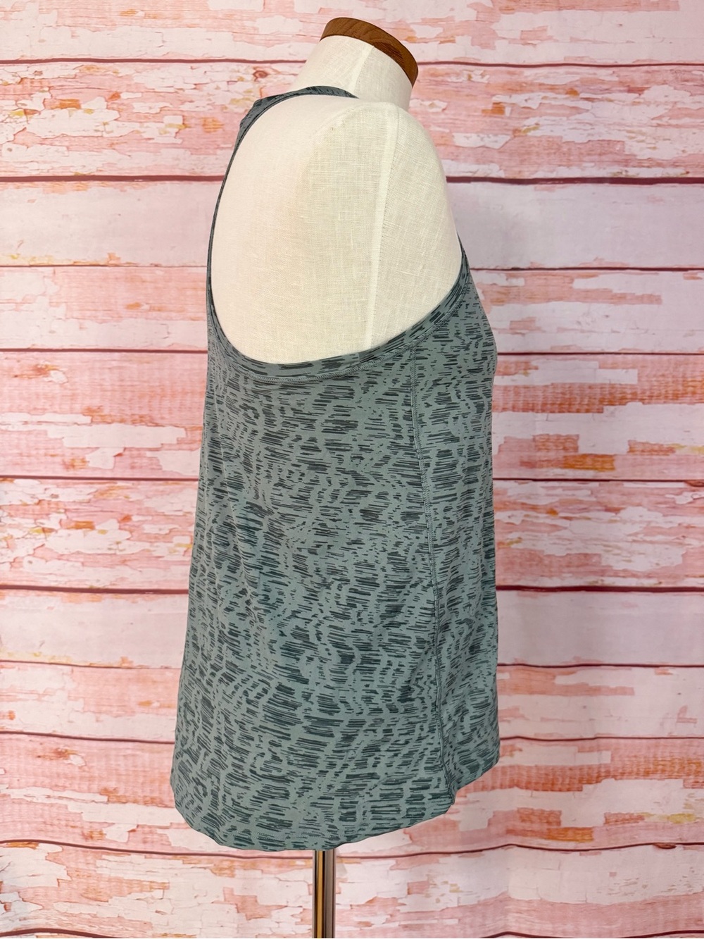 Athleta Ultimate Train Tank Green Patterned Racerback - Picture 4 of 6